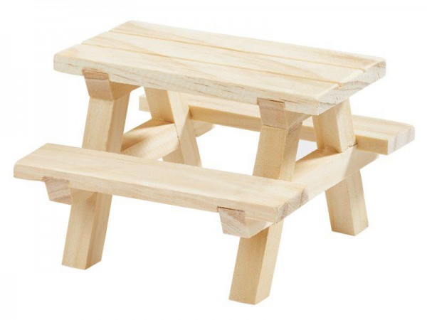 Holz-Tisch mit Bänken